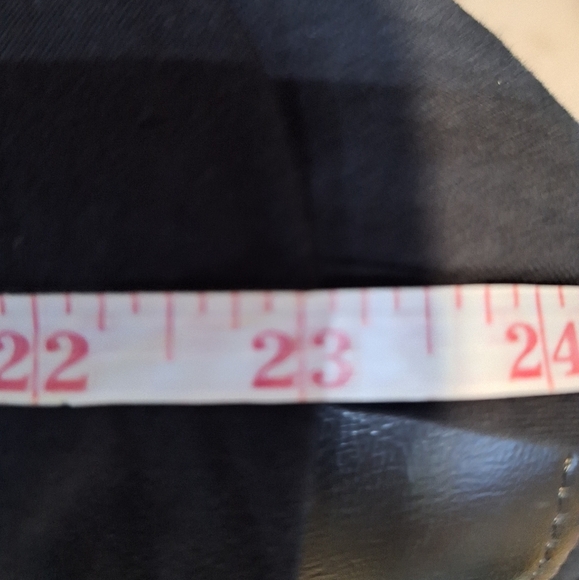 A Fanatics Atlanta Braves World Series  long sleeve t-shirt in a men's XL. NWT - Picture 5 of 7